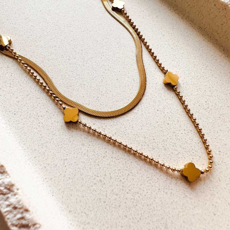 Colar Aço Dourado Duplo Fita e Trevo