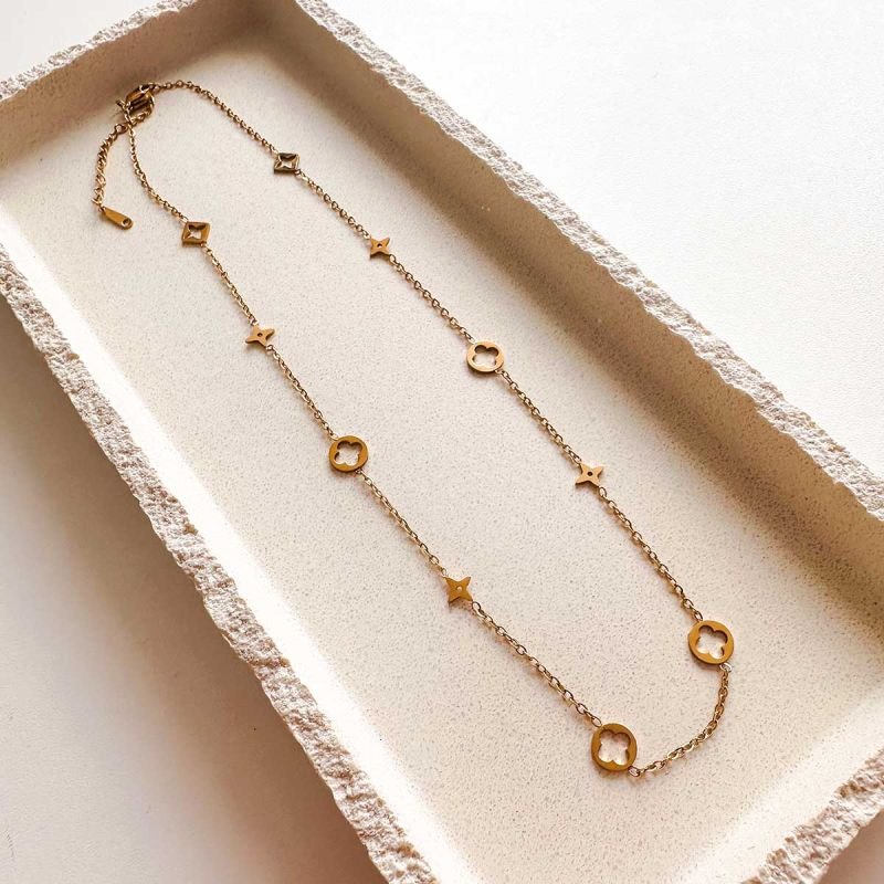 Colar Aço Dourado Trevo Vazado
