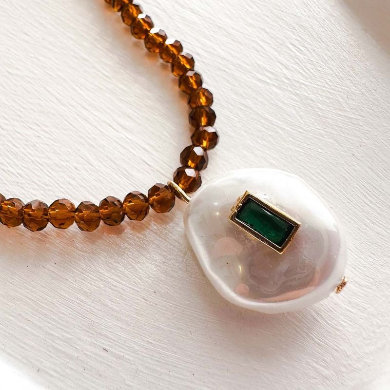 Colar Banhado a Ouro 18k Cristal Marrom com Pérola Shell
