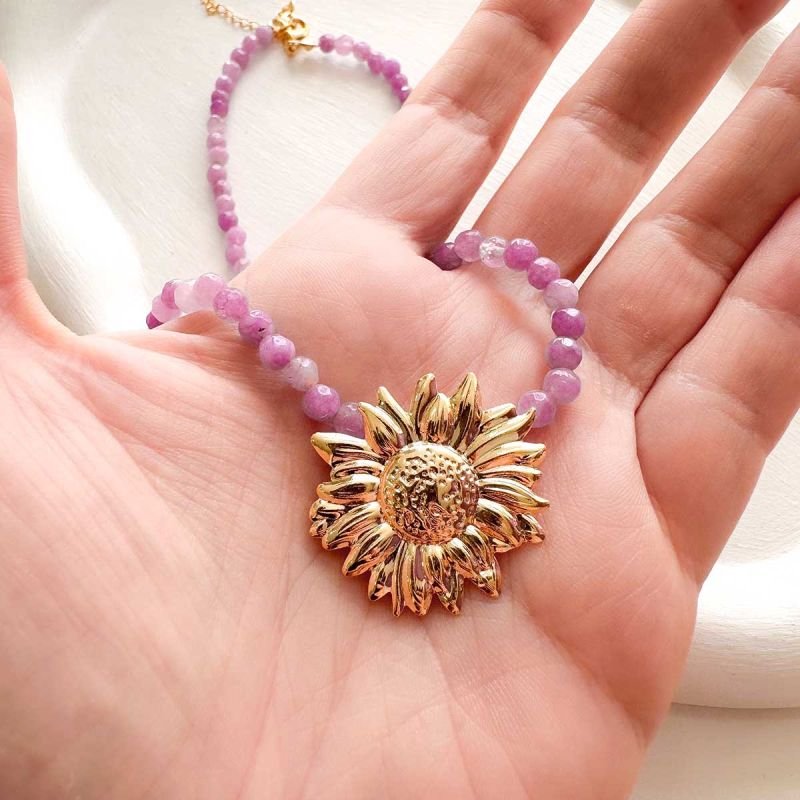 Colar Banhado a Ouro 18k Girassol e Pedra Jade