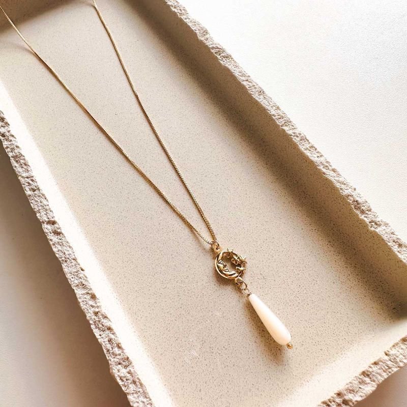 Colar Banhado a Ouro 18k Lua e Gota Madrepérola