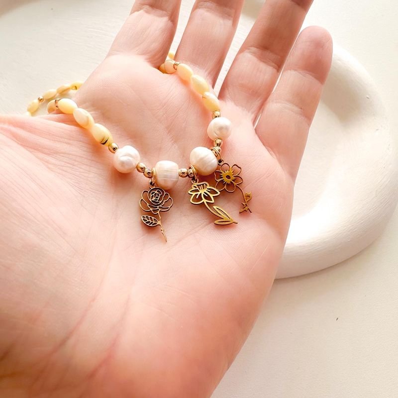 Colar Banhado a Ouro 18k Madrepérola Amarela com Jardim de Flores