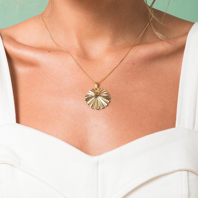 Colar Banhado a Ouro 18k Sol Estilizado