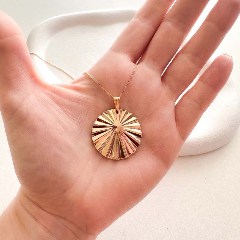 Colar Banhado a Ouro 18k Sol Estilizado