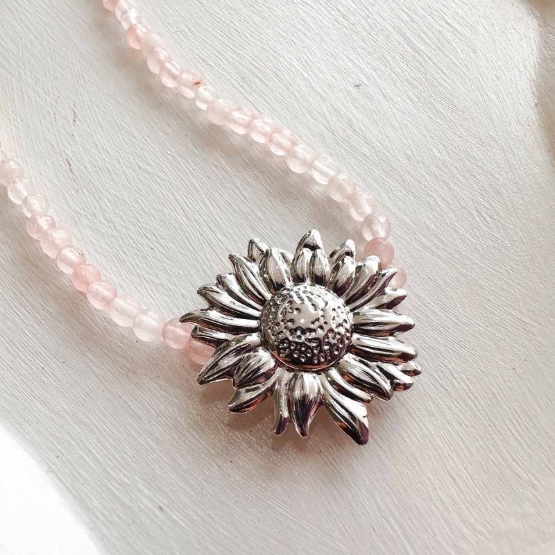 Colar Banhado a Ródio Girassol e Pedra Jade Rosa