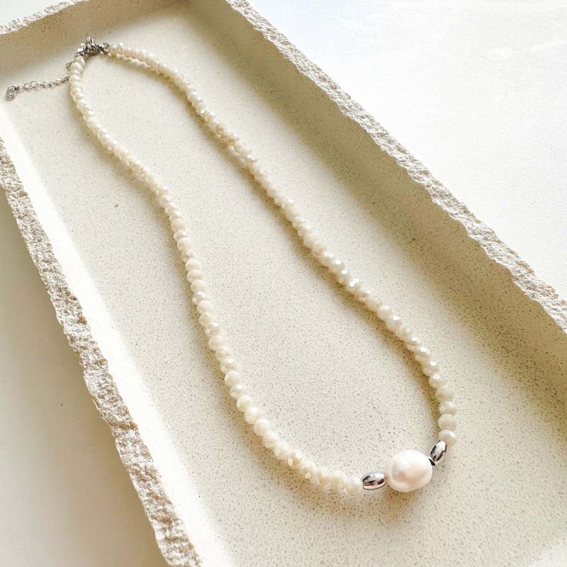 Colar Banhado Cristal Areia Detalhe Dourado e Pérola de Água Doce