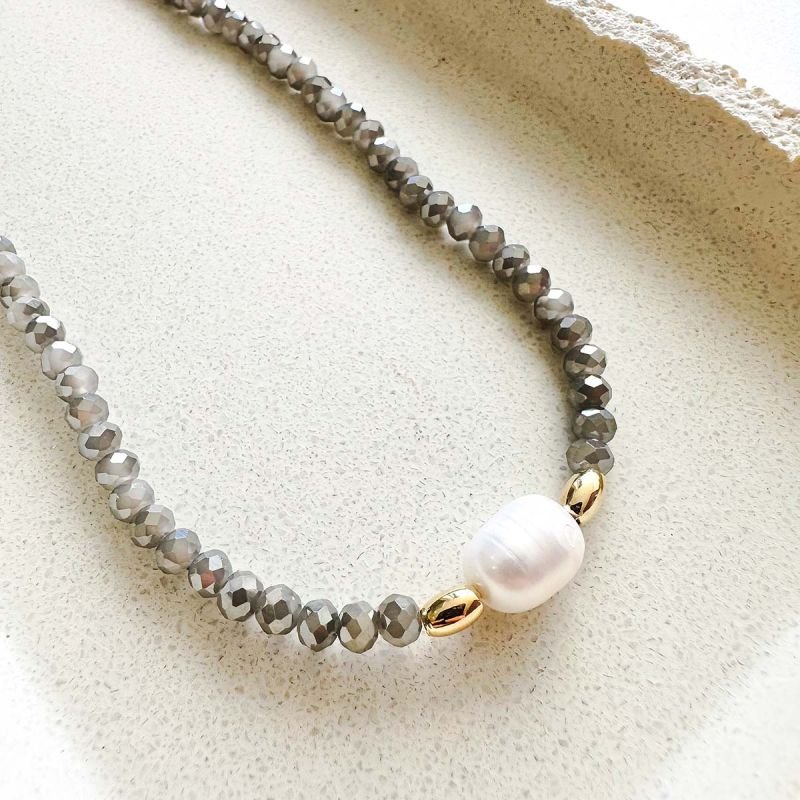 Colar Banhado Cristal Fendi Detalhe Dourado e Pérola de Água Doce