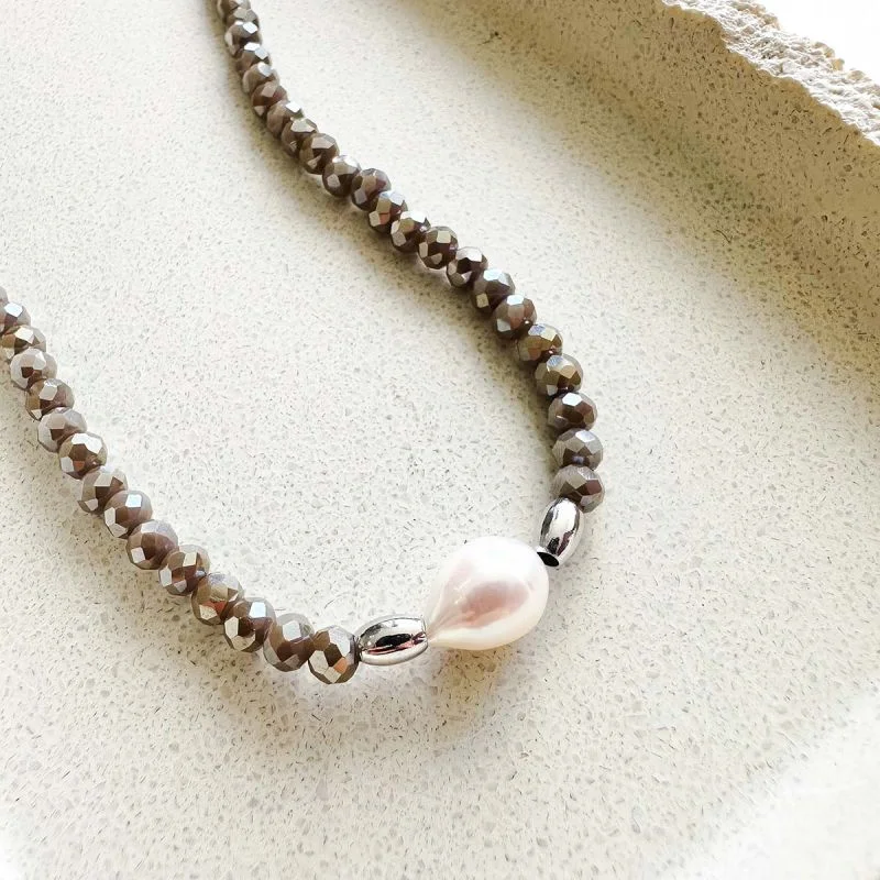 Colar Banhado Cristal Fendi Detalhe Dourado e Pérola de Água Doce