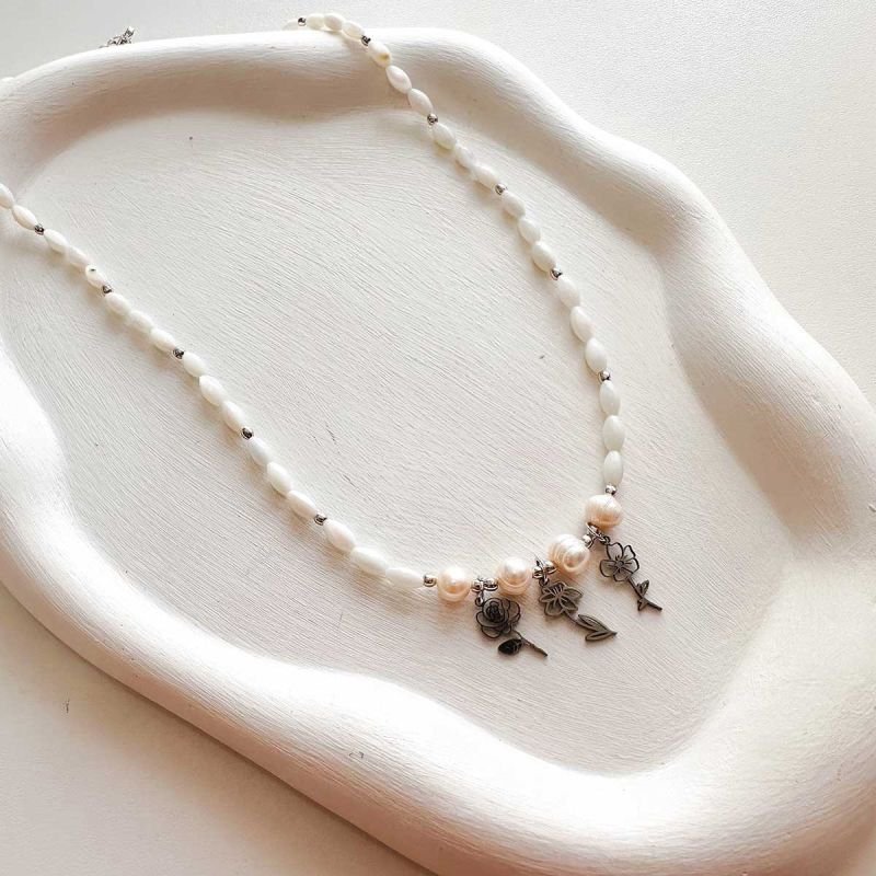 Colar Banhado Madrepérola Verde Clara com Jardim de Flores Pingentes Aço