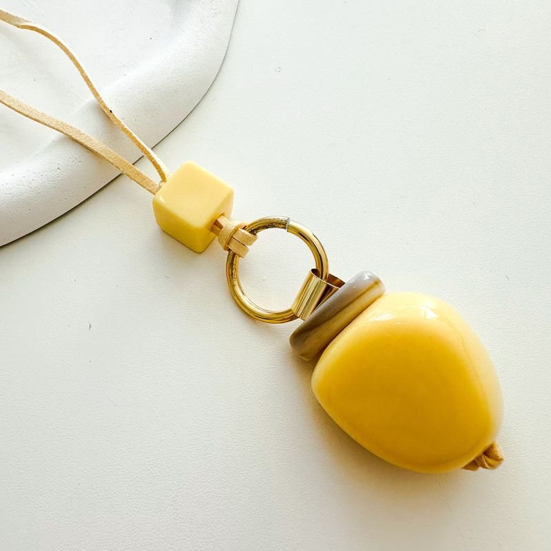 Colar Bijuteria Courinho Resina Amarela Aro Detalhe Quadrado