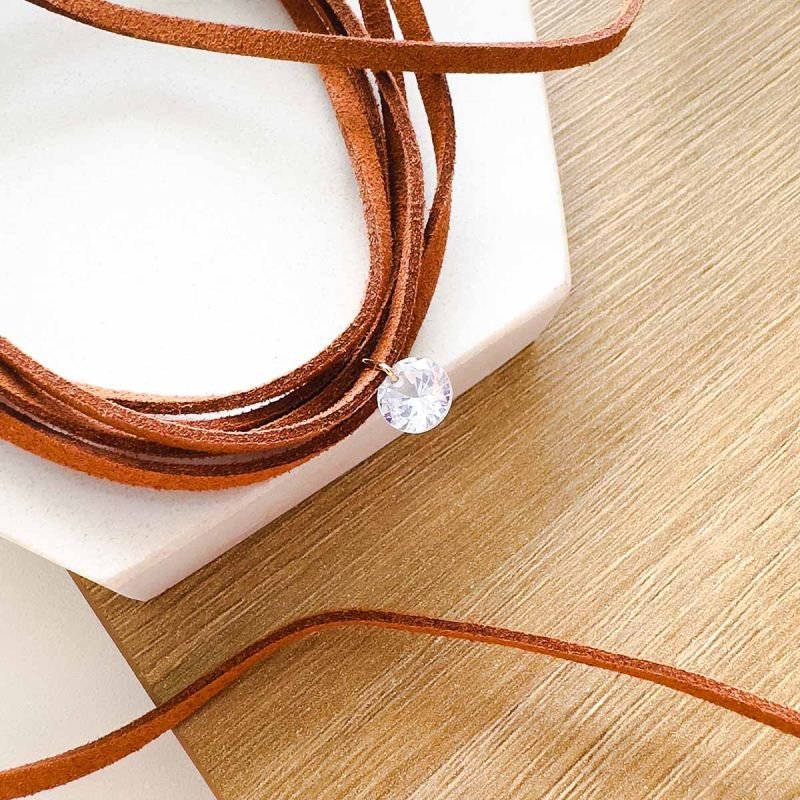 Colar Bijuteria Couro com Ponto de Luz