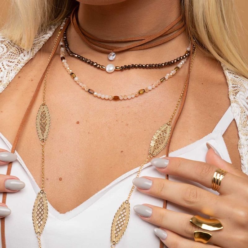 Colar Cristais com Pérola de Água Doce e Detalhe Dourado
