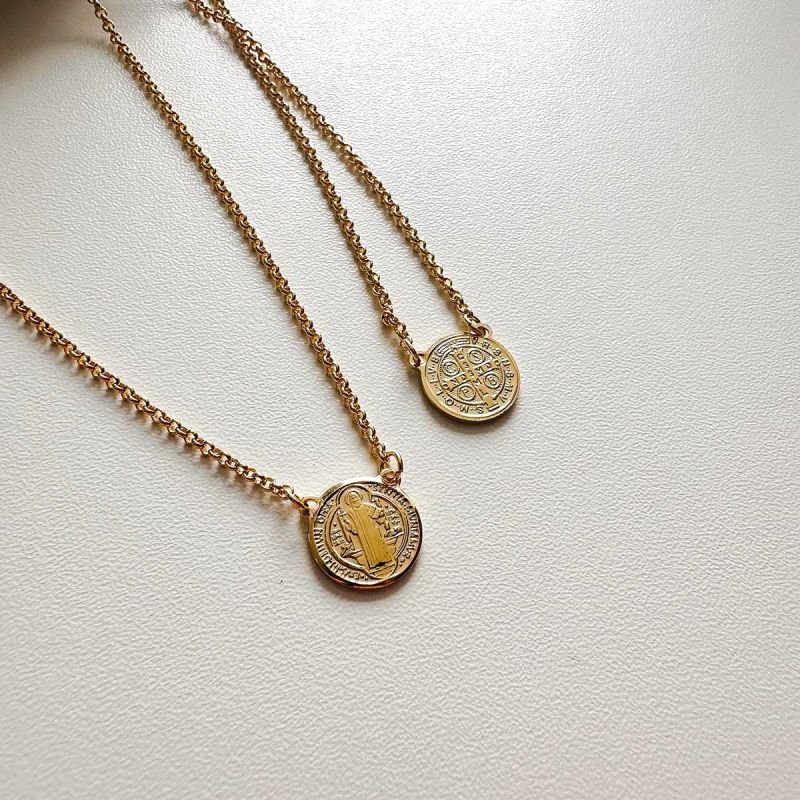 Colar Escapulário Medalha São Bento Banhado a Ouro 18K
