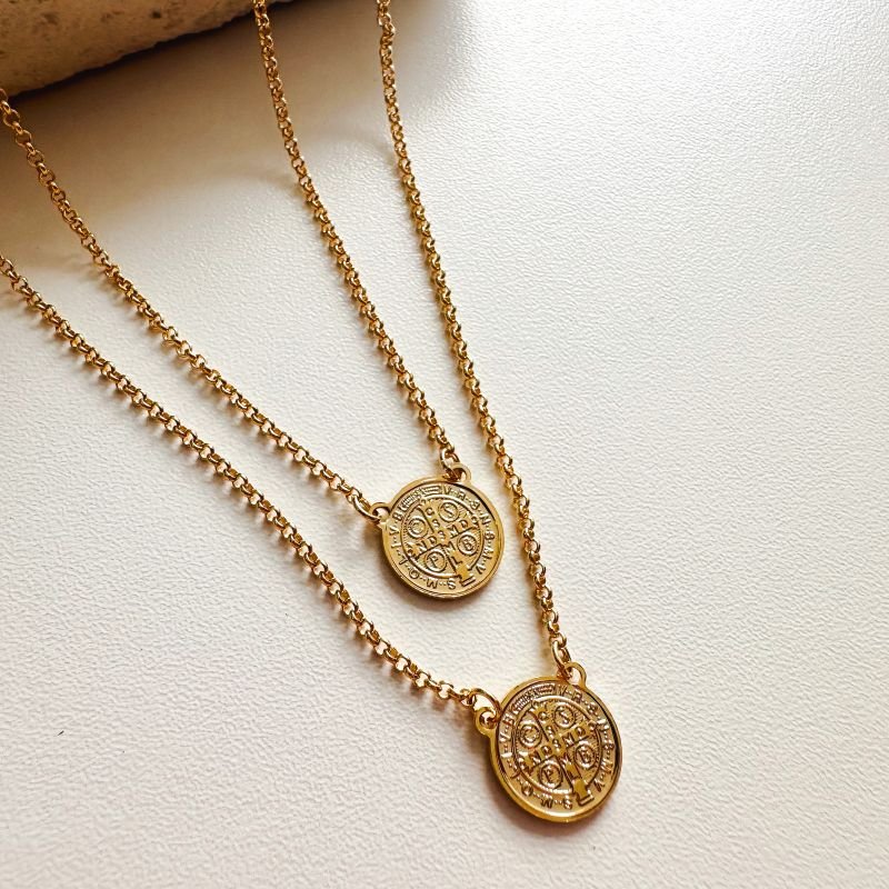 Colar Escapulário Medalha São Bento Banhado a Ouro 18K