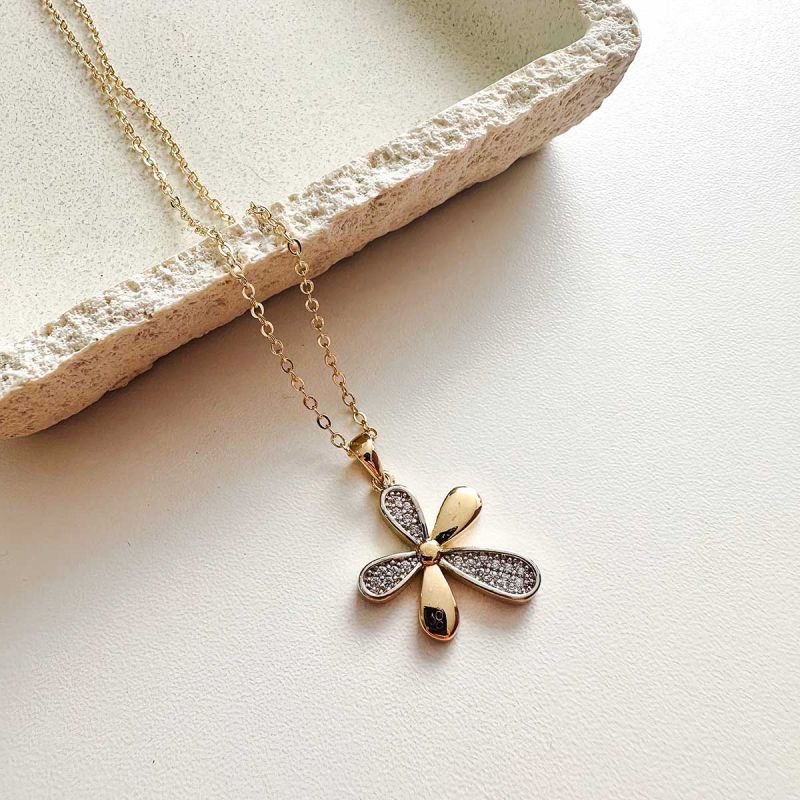 Colar Flor Elegance Cravejada Banhado a Ouro 18K