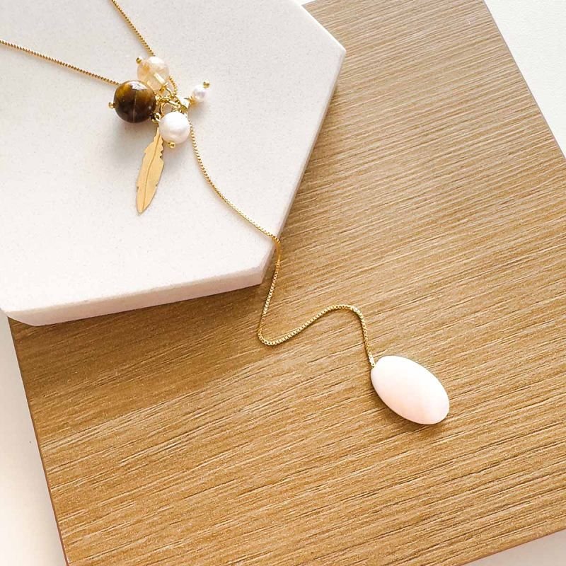 Colar Gravatinha Banhado a Ouro 18K Madrepérola com Mix de Pedras