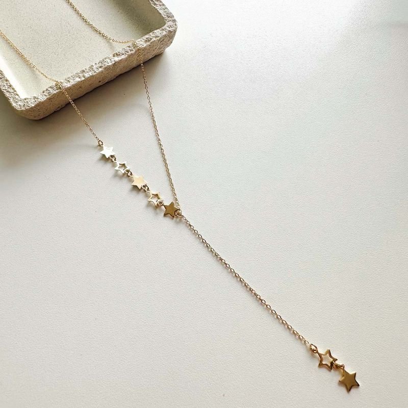 Colar Gravatinha Estrelas Vazadas Banhado a Ouro 18K