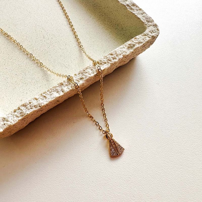 Colar Nossa Senhora Minimalista Banhado a Ouro 18K com Zircônias