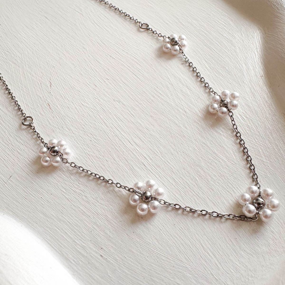 Gargantilha Aço Flor Pérolas