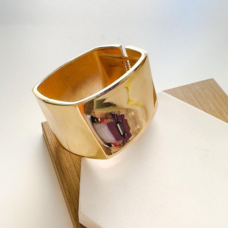 Maxi Bracelete Bijuteria Contorno Quadrado Dourado