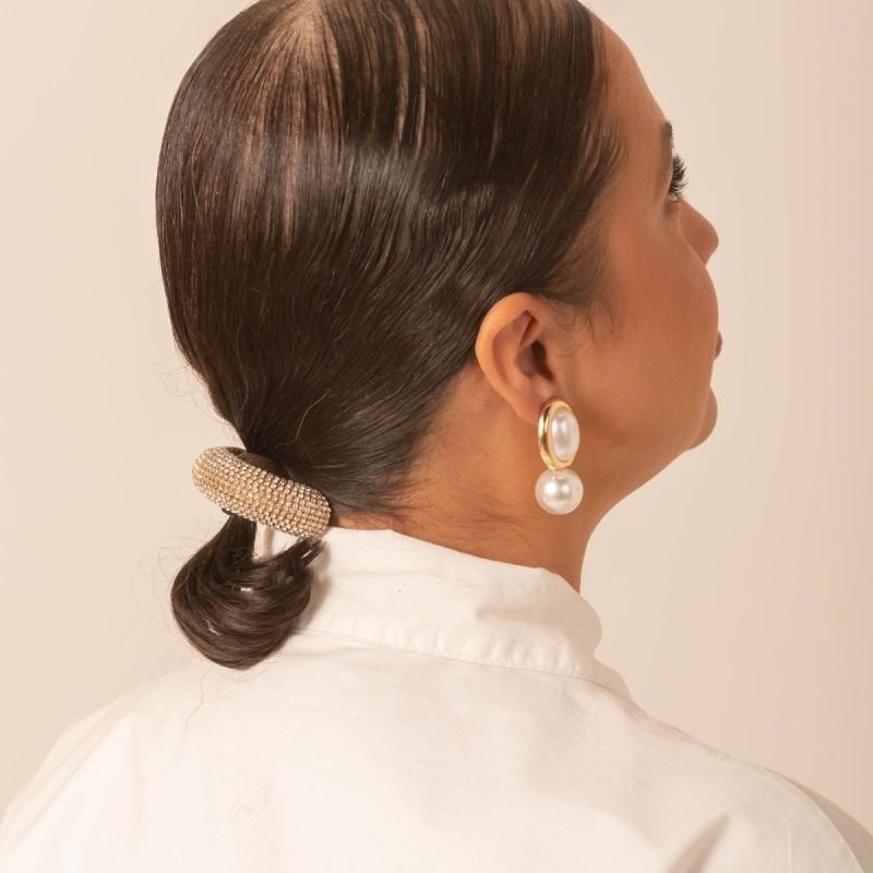 Presilha Elástico de Cabelo com Aplicação Curva em Strass Dourado