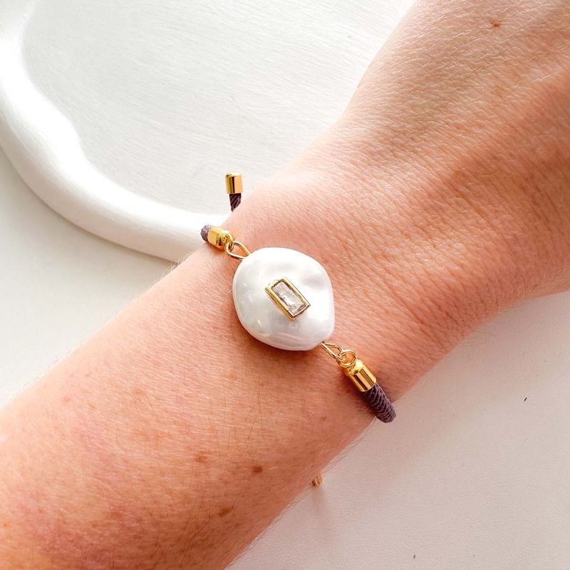 Pulseira Corda Slide Lilás com Pérola Shell e Cristal Transparente