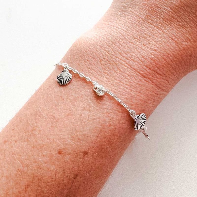Pulseira de Prata Pingente Estrela e Concha Penduradas