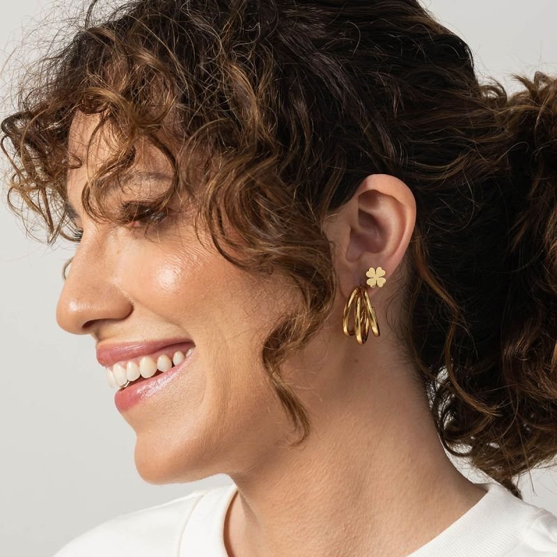 Trio Brincos Aço com Argola Tripla, Trevo Preto e Flor Lisa